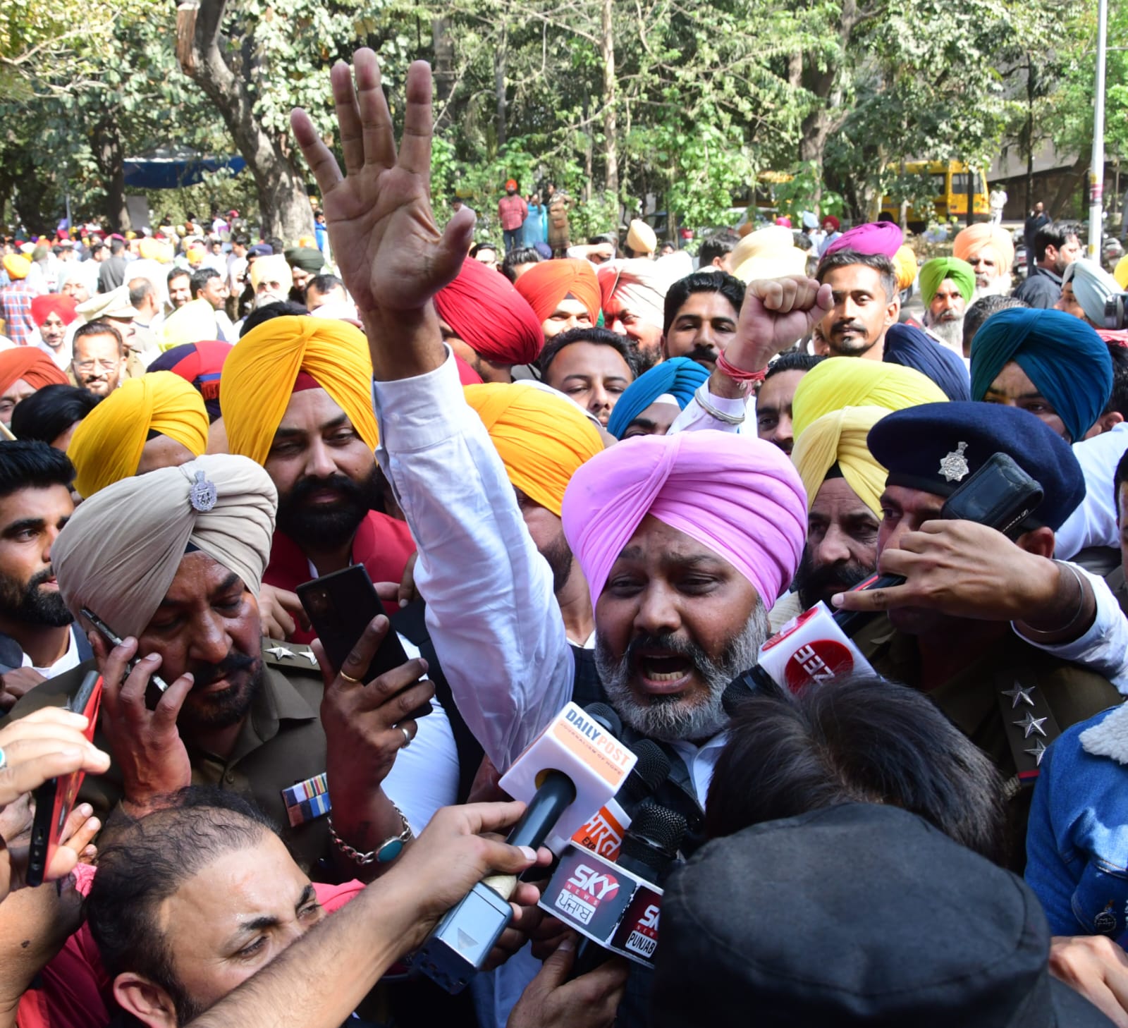 AAP leaders protest outside BJP office against the unconstitutional arrest of Manish Sisodia