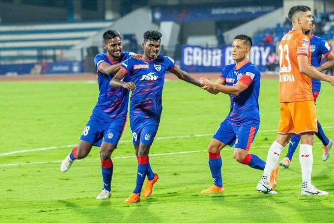 Playing with Chhetri, Krishna takes the pressure off me, says Sivasakthi Narayanan.(photo:@IndSuperLeague/Twitter)