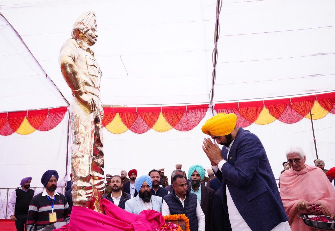 1971 की जंग के नायक के पैतृक गाँव में लगी प्रतिमा से पर्दा हटाया 1 Heroic Deeds Of Brigadier Chandpuri Will Ever Inspire Youth For Selfless Service Of Nation