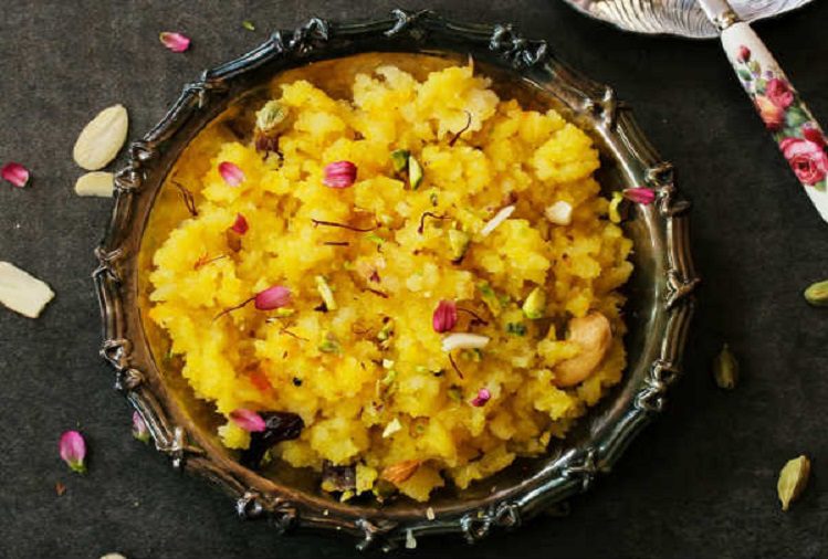 Recipe Tips: शिवरात्रि पर मीठे में बनाए घर पर पाइनएप्पल का हलवा, जाने रेसीपी 1 Recipe Tips: Sweet Pineapple Pudding at home on Shivratri, know the recipe