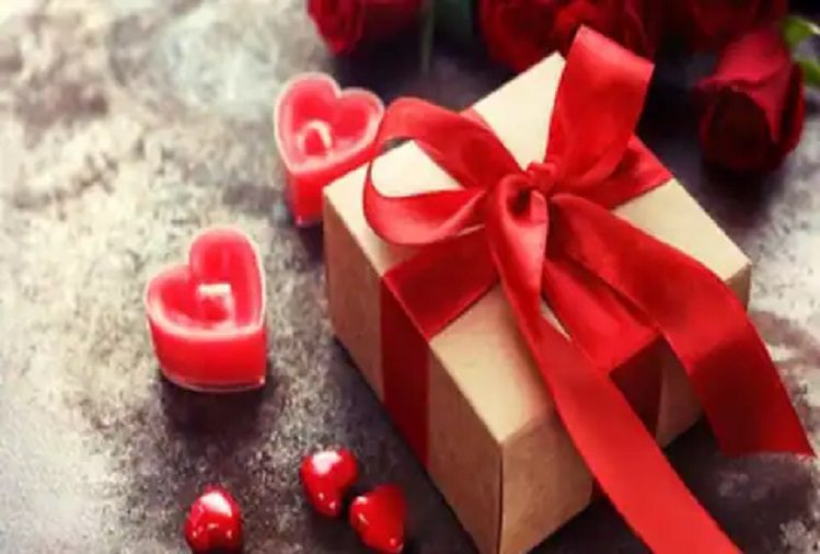 Relationship Tips: While giving gifts to your partner on Valentine