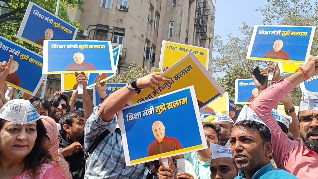 For second day, AAP protests in Mumbai against Delhi Dy CM's arrest