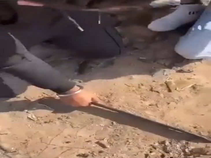 तलवार से काटी युवक की अंगुलियां: हमलावर बोले- हाथ आगे नहीं किया तो गर्दन काट देंगे (The News Air) 1 the news air