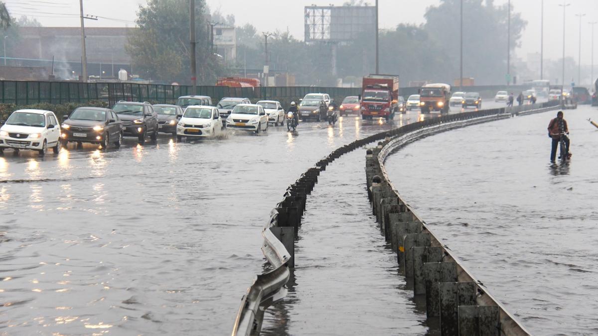 हिमाचल में एक बार फिर कड़ाके की ठंड, भारी बारिश के आसार