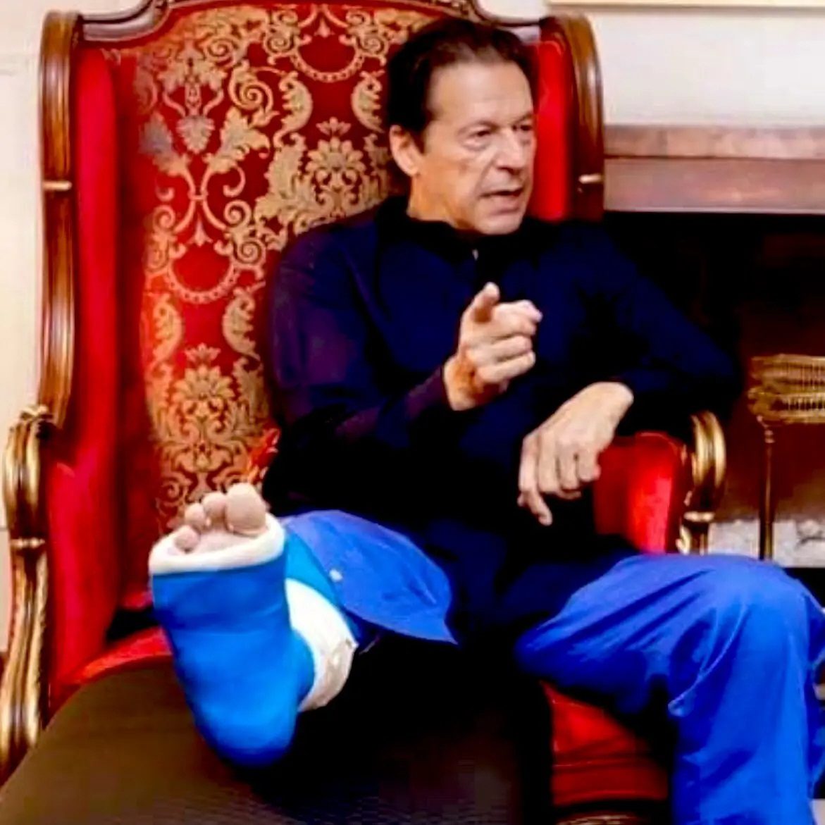 FIR fiasco gives Imran Khan an edge in fight with Army Generals(IN)