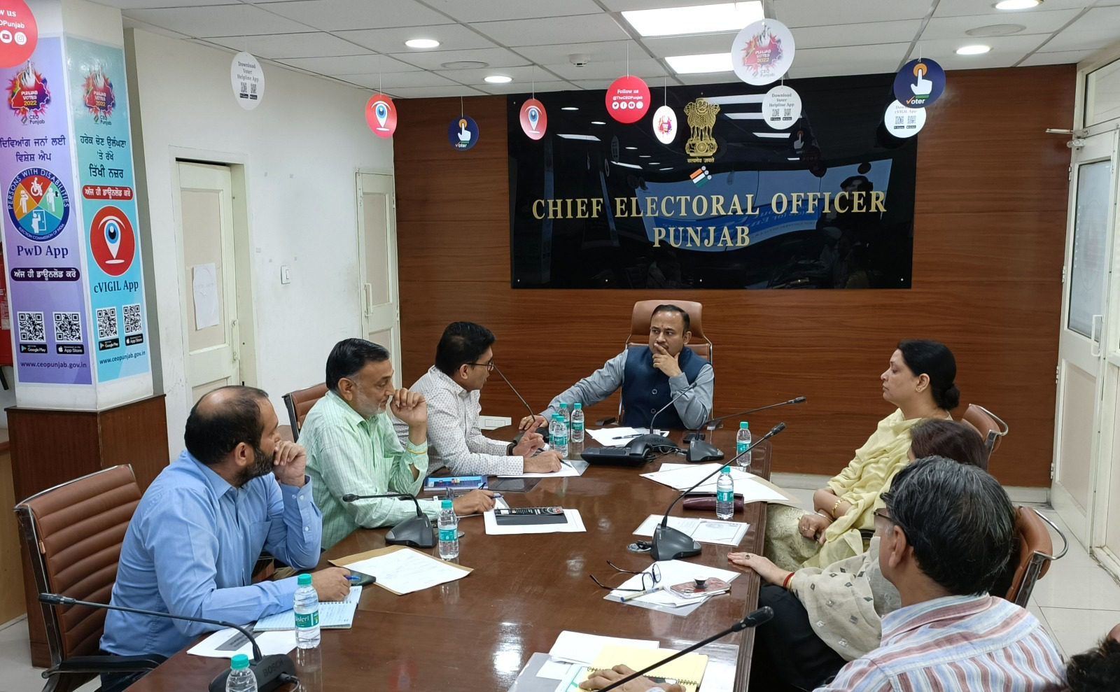 सी.ई.ओ. पंजाब ने नये वोटरों की 100 फ़ीसदी रजिस्ट्रेशन को सुनिश्चित बनाने के लिए.. 1 CEO Punjab holds meeting with departments dealing