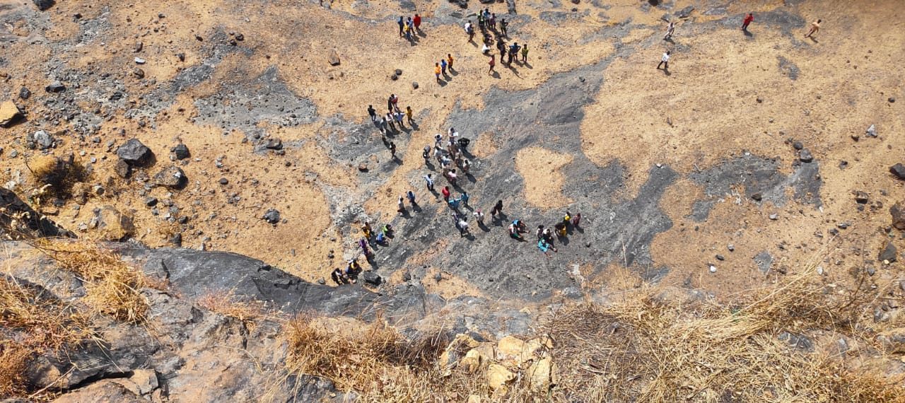 मुंबई में प्रेमी और उसकी नाबालिग प्रेमिका ने पहाड़ी से छलांग लगाकर दी जान