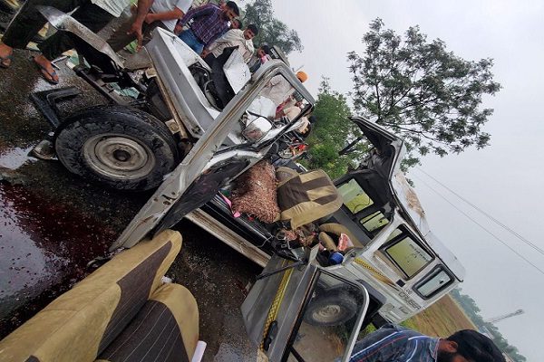 पंजाब में दर्दनाक सड़क हादसा; गाड़ी हुई चकनाचूर , इतनों की मौत 1 road accident,accident,during fogg accident in punjab,punjab news,punjabi news,13 teachers killed in road accident due to dense fog,car accident,woman killed in firing by punjab police,accident in delhi,punjab,death in road accident,punjab road accident:,accident in mohali,accident claim in india,road accident in mohali,punjab fogg season and accident video,claim compensation in accident,road accident in faridkot,delhi accident,punjab police