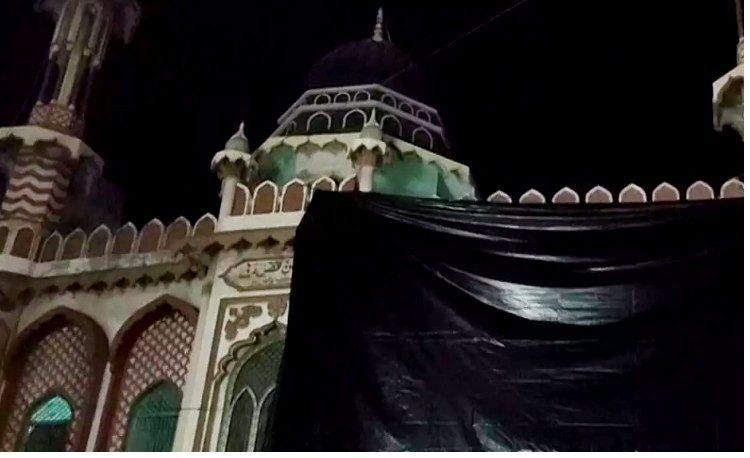 Aligarh mosque covered with tarpaulin.