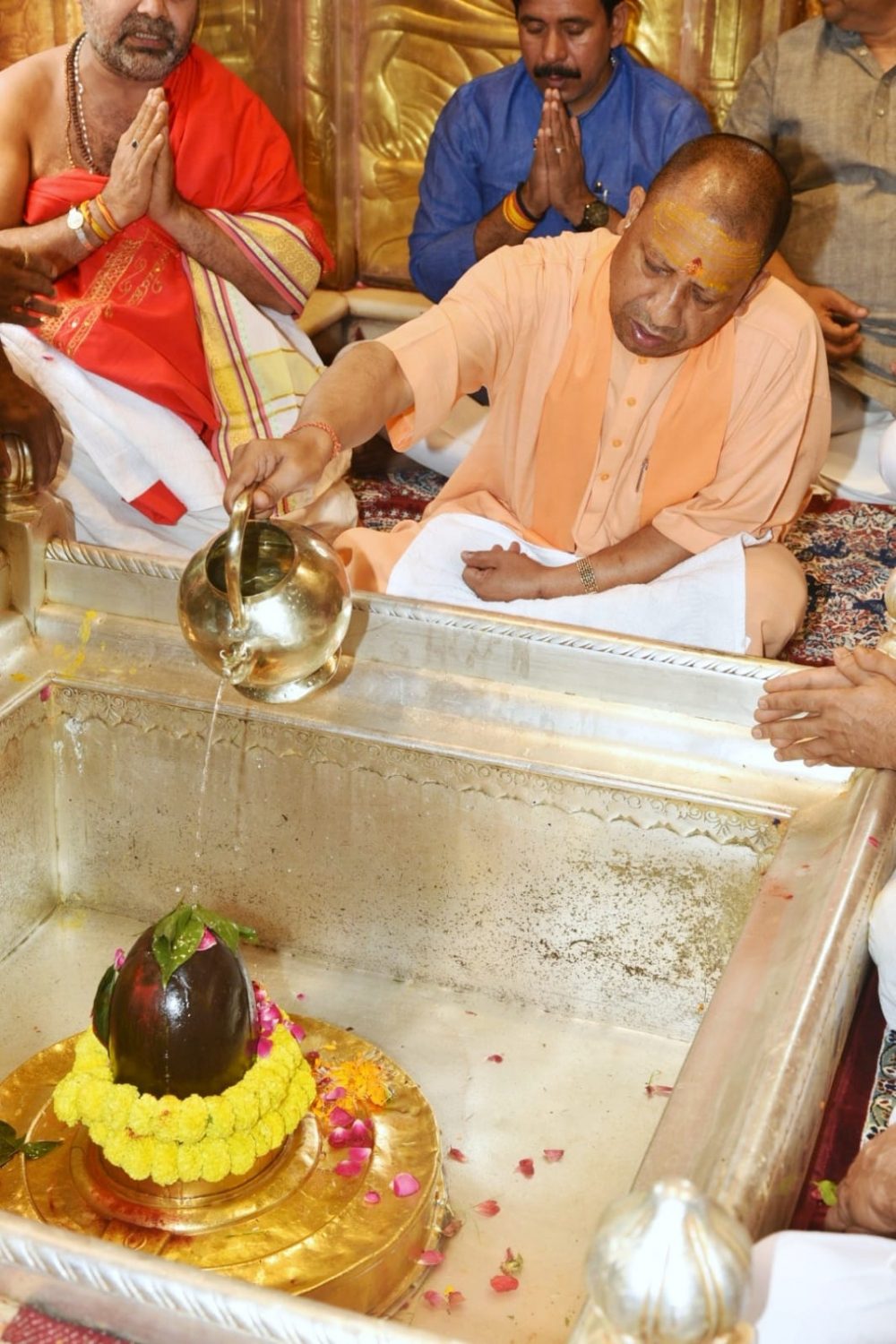 Yogi became the Chief Minister who visited Kashi Vishwanath 100 times.