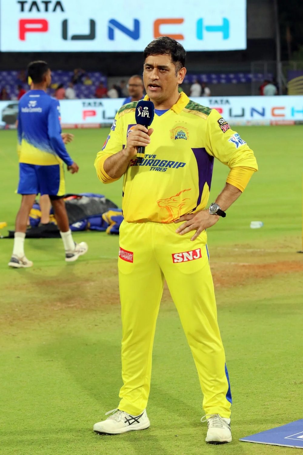To come back after two years and win the IPL like Dhoni did is amazing: Sunil Gavaskar