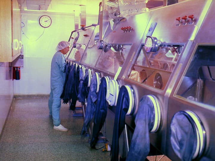 क्या चीन के बायोलैब में बन रहे महाविनाशक वायरस! वैज्ञानिकों की चेतावनी ने सबको डराया