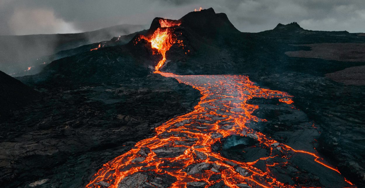 धरती से 800km ऊपर अंतरिक्ष से दिखाई देते हैं ये 13 ज्‍वालामुखी, देखें शानदार Video