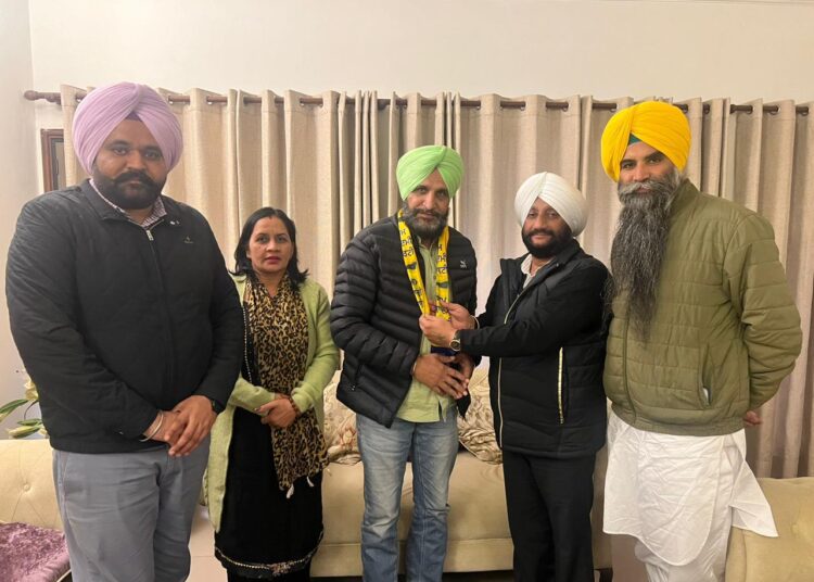 गुरचरणदास काला AAP में शामिल