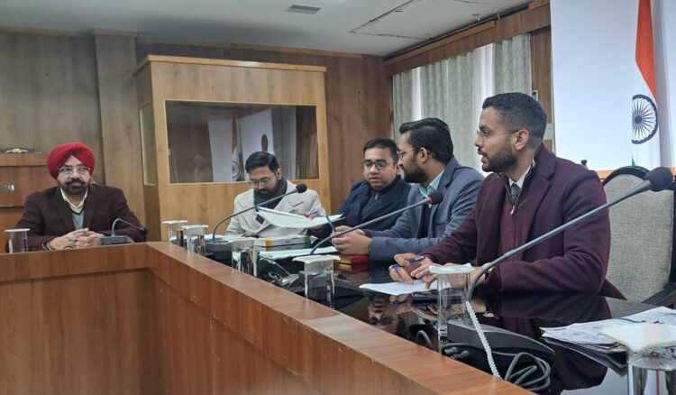 आम आदमी क्लीनिकों के माध्यम से अब तक 4 लाख से... 1 आम आदमी क्लीनिकों