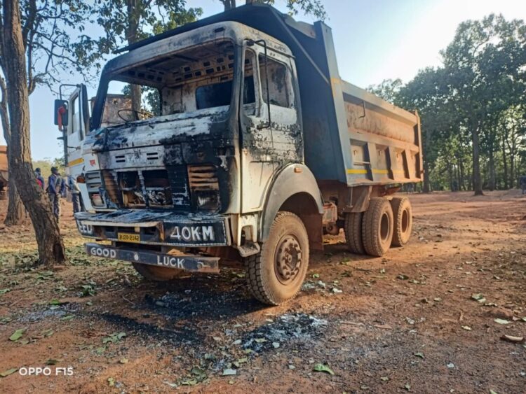 झारखंड के घाघरा में हिंडालको की बॉक्साइट माइन्स पर 1 नक्सलियों का हमला