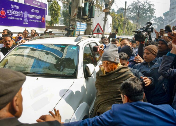 पटना में ईडी कार्यालय में लालू