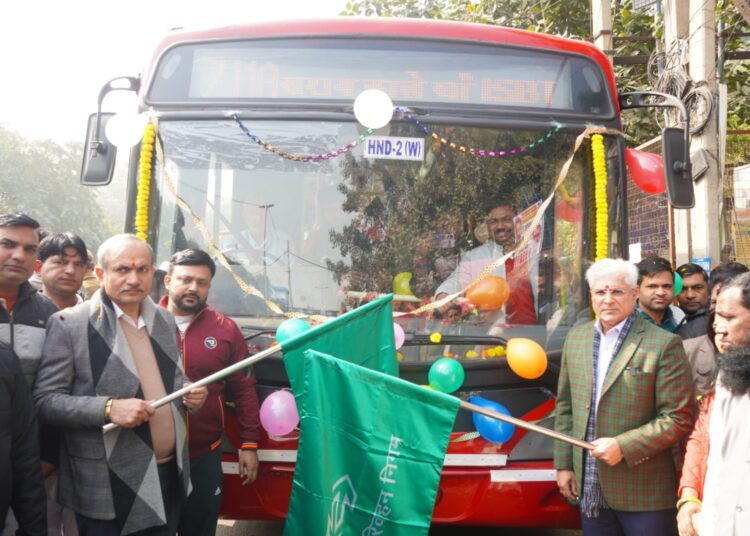 परिवहन मंत्री कैलाश गहलोत ने नए बस रूट 711ए का किया शुभारंभ