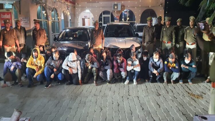 विदेशियों से धोखाधड़ी करने वाले कॉल सेंटर का एसटीएफ और नोएडा पुलिस ने.. 1 विदेशियों से धोखाधड़ी करने वाले कॉल सेंटर का एसटीएफ और नोएडा पुलिस ने किया पर्दाफाश, 25 गिरफ्तार