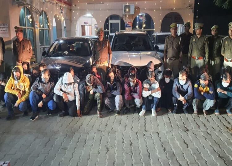 विदेशियों से धोखाधड़ी करने वाले कॉल सेंटर का एसटीएफ और नोएडा पुलिस ने किया पर्दाफाश, 25 गिरफ्तार