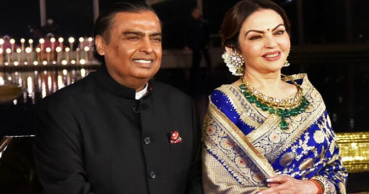इतनी कीमती गिफ्ट देते हैं नीता अंबानी और मुकेश अंबानी