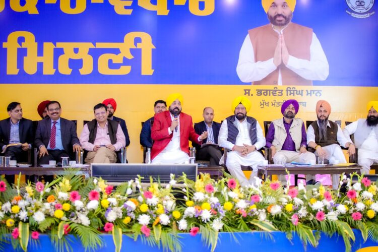 मुख्यमंत्री द्वारा मुकेरियाँ से अपनी किस्म की पहली सरकार-व्यापार मिलनी की शुरुआत