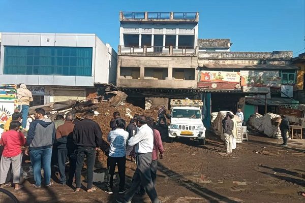 दुकान में आग लगने से दो मजदूरों की मौत, एक घायल