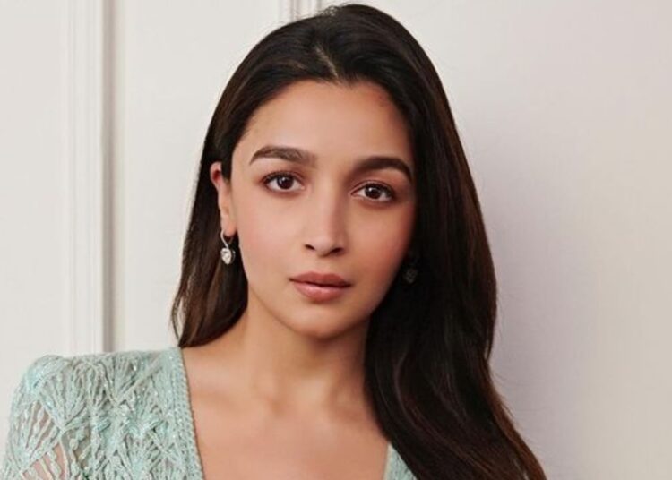 न डायलॉग्स, न स्क्रिप्ट, और शूटिंग शुरू हो गई, 10 साल पहले ऐसे बनी थी Alia Bhatt की ये फिल्म