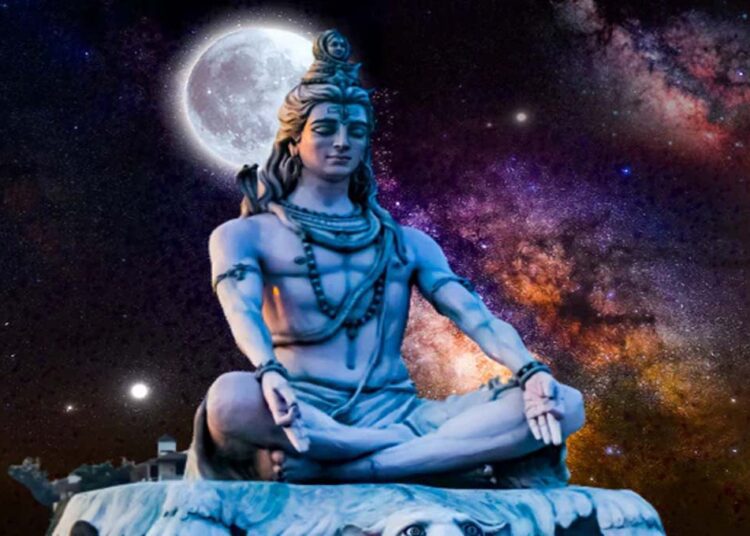 महाशिवरात्रि के दिन शिवलिंग पर अर्पित करे यह चीज़े, घर आएगी सुख-समृद्धि,रहेंगे निरोगी