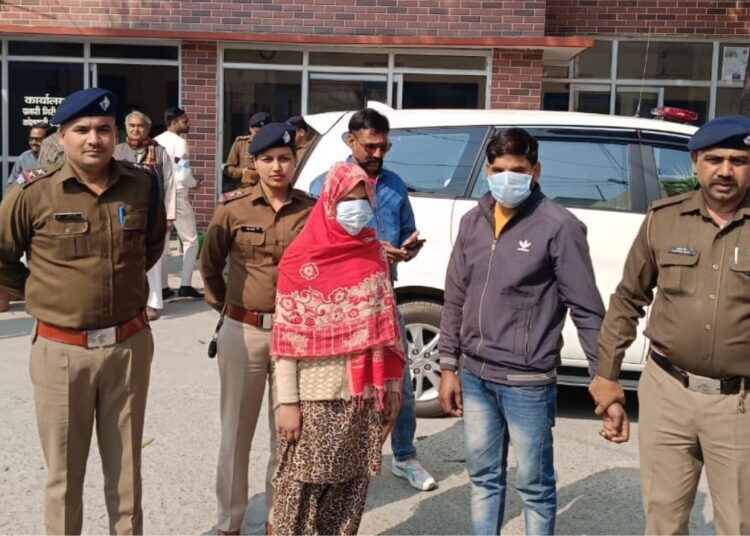 रुड़की: आधार लिंक करने वाले से हुआ बहू को प्यार, सास का घोंट दिया गला