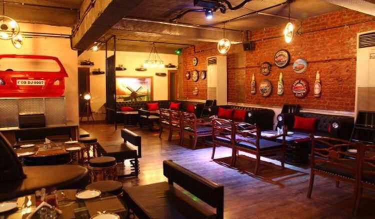 रेस्टोरेंट, क्लब और अन्य लाइसेंस प्राप्त खाने-पीने वाले स्थान रात 12 बजे.. 1 रेस्टोरेंट, क्लब और अन्य लाइसेंस प्राप्त खाने-पीने वाले स्थान रात 12 बजे..