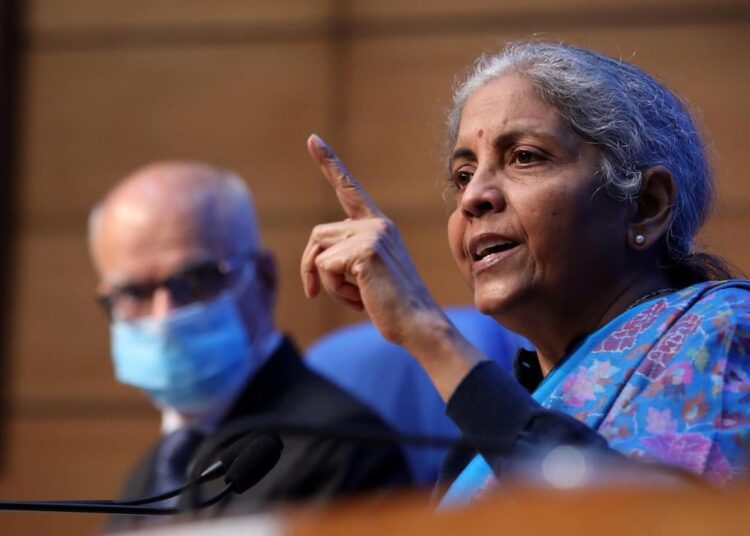 सरकार छत पर सौर ऊर्जा, मुफ्त बिजली को लोकप्रिय बनाने पर ध्यान करेगी केंद्रित : Sitharaman