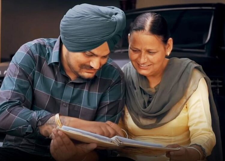 सिंगर Sidhu Moosewala की मां 58 साल की उम्र में देंगी बच्चे को जन्म, इस उम्र में कंसीव करना कितना मुश्किल?