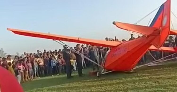 Bihar: ट्रेनिंग के दौरान खेत में गिरा सेना का एयरक्राफ्ट, पायलट सुरक्षित