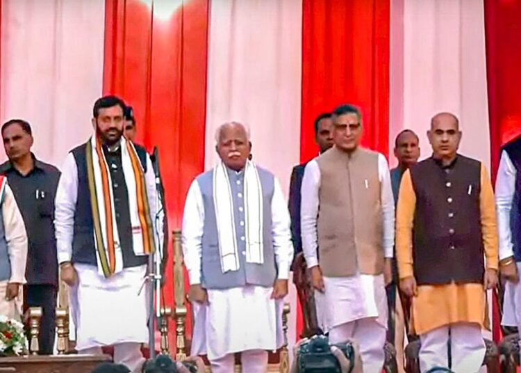 LIVE: हरियाणा के नए सीएम बने नायब सैनी, 5 मंत्रियों ने भी ली शपथ