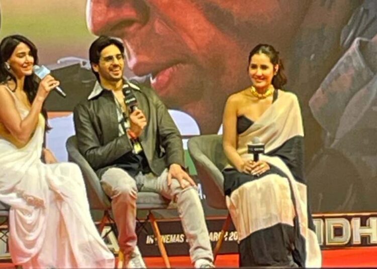 Siddharth Malhotra ने राशि खन्ना और दिशा पाटनी के साथ दिल्ली में किया 'योद्धा' का प्रमोशन