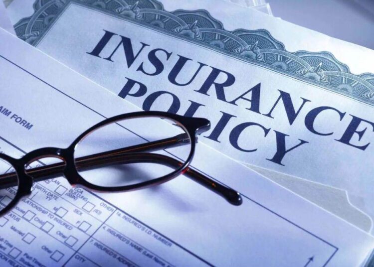 काम की खबर: क्या आप भी पॉलिसी सरेंडर करने का बना रहे मन, पहले जान लें IRDAI के नए नियम