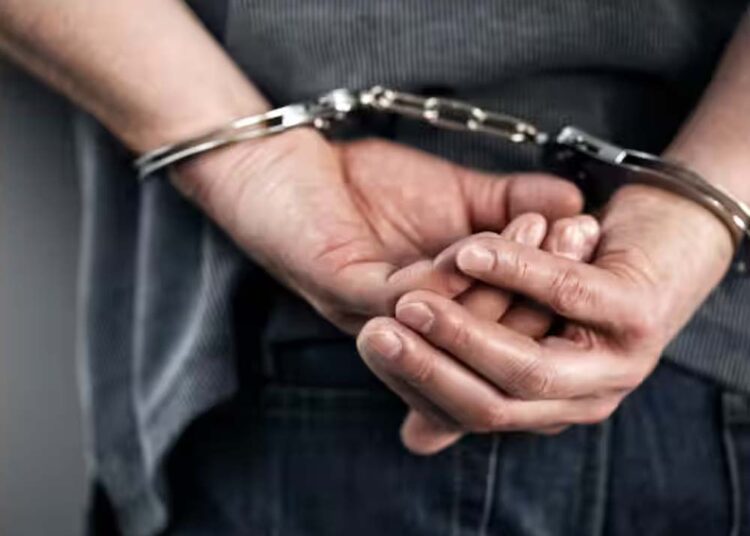 ग्रेटर नोएडा में स्क्रैप माफिया रवि काना गिरोह का इनामी सदस्य गिरफ्तार