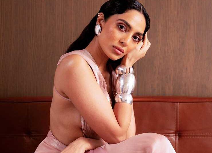 पिंक गाउन में शोभिता धूलिपाला का हॉट अंदाज, तस्वीरें वायरल