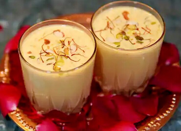 रंग पंचमी के पर्व पर बनाएं ये 5 तरह की खास ठंडाई, देगी तपती गर्मी को मात