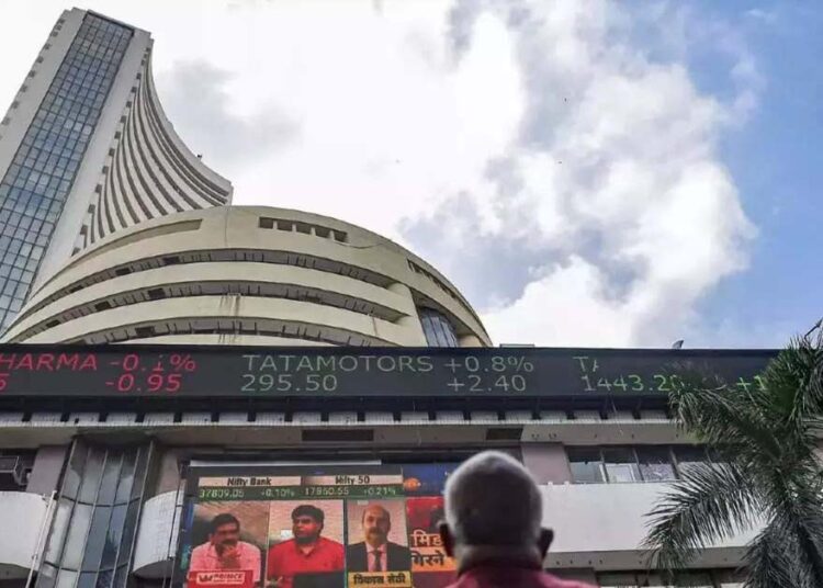 शुरुआती कारोबार में शेयर बाजार में आया उछाल, Sensex इतने अंकों से ऊपर