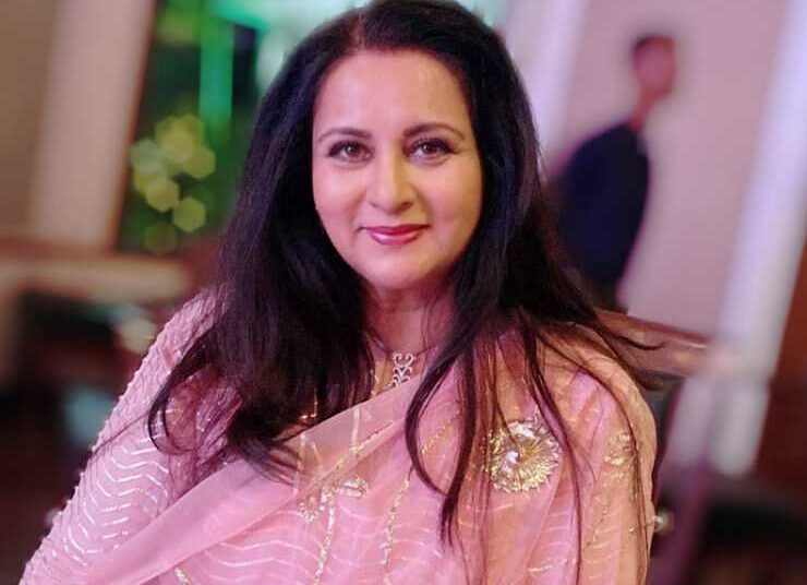 डॉक्टर बनते-बनते कैसे एक्ट्रेस बन गईं Poonam Dhillon