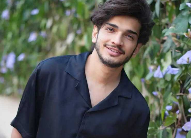 मुनव्वर फारुकी की बिगड़ी तबीयत, हाथ में ड्रिप लगी तस्वीर शेयर करके बोले- नजर लग गई…