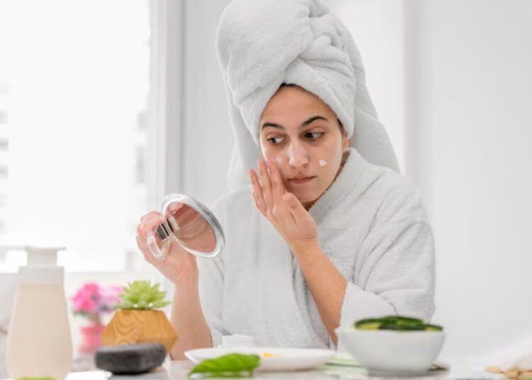 30 की उम्र के बाद अपना लें ये स्किन केयर रूटीन