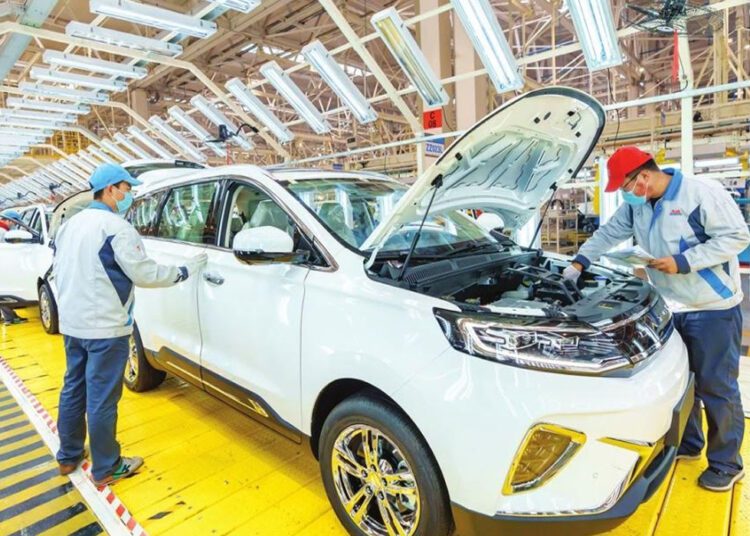 स्वच्छ ऊर्जा में चीन की “अतिक्षमता” एक छद्म प्रस्ताव है: ब्लूमबर्ग