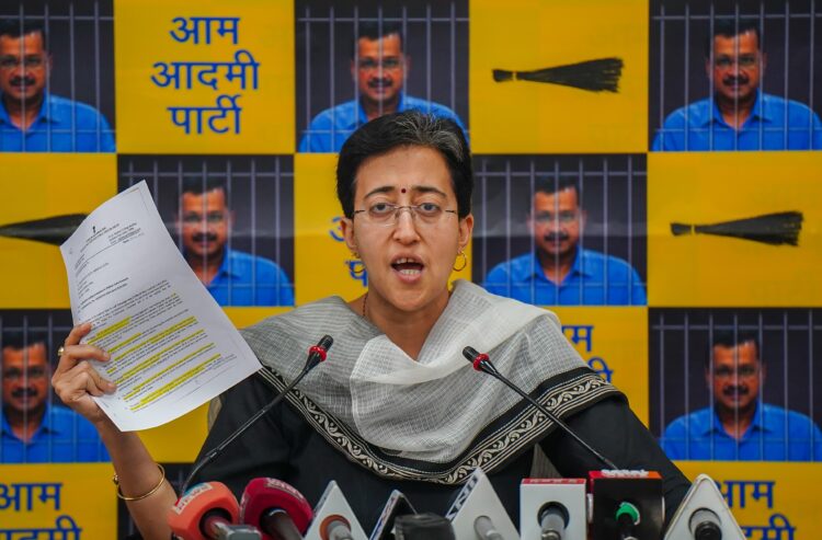 चुनाव आयोग ने 'आप' के कैंपेन सॉंग 'जेल का जबाव, वोट से देंगे' पर लगाई रोक 1 चुनाव आयोग