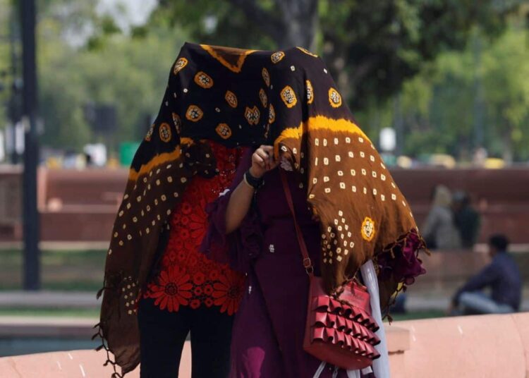 Hottest Places: दुनिया के इन इलाकों में पड़ती है भीषण गर्मी, तापमान सुनकर उड़ जाएंगे होश