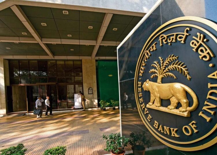 RBI ने 2000 के नोटों को लेकर क्या कहा?