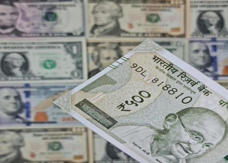 Rupee V Dollar: अमेरिकी डॉलर के मुकाबले रुपये ने सीमित दायरे में किया कारोबार