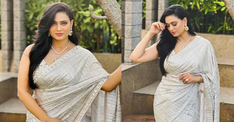 Shweta Tiwari: एक्ट्रेस ने साड़ी में दी कातिलाना अदाएं, फोटोज देखकर फैंस थाम लेंगे दिल 1 Shweta Tiwari: एक्ट्रेस ने साड़ी में दी कातिलाना अदाएं, फोटोज देखकर फैंस थाम लेंगे दिल